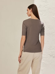 Nerzbraun - Premium Henley-T-Shirt mit Rippung - Bild 5 von 8