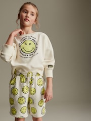 Бежевый с принтом SmileyWorld - Трикотажные шорты-бермуды (3-16 лет) - Изображение 2 из 9