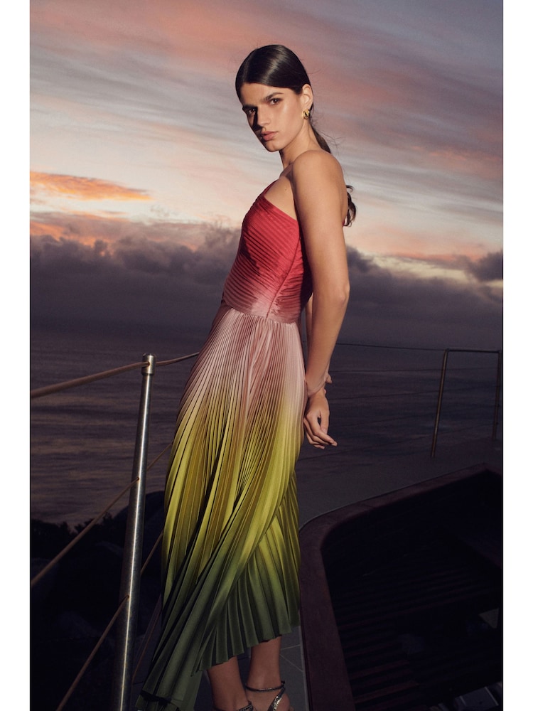 Regenbogenfarben - Plissiertes One-Shoulder-Kleid mit Farbverlauf für besondere Anlässe - Bild 2 von 5 Regenbogenfarben - Plissiertes One-Shoulder-Kleid mit Farbverlauf für besondere Anlässe - Bild 2 von 5