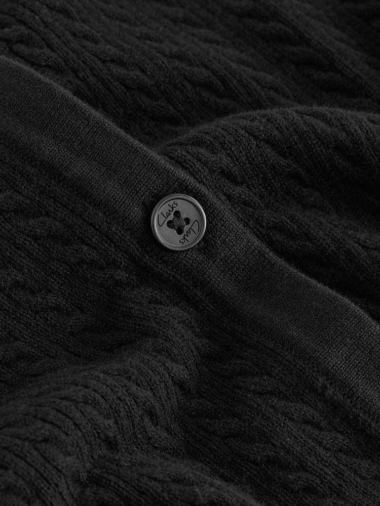 Clarks – lange Strickjacke mit Zopfmuster für ältere Mädchen - Bild 9 von 9 Clarks – lange Strickjacke mit Zopfmuster für ältere Mädchen - Bild 9 von 9