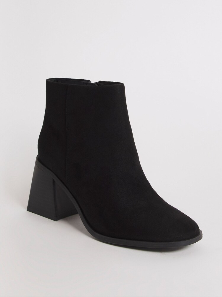 Simply Be Black Classic Heeled Ankle Boots in Extra Wide Fit - Image 2 of 4
