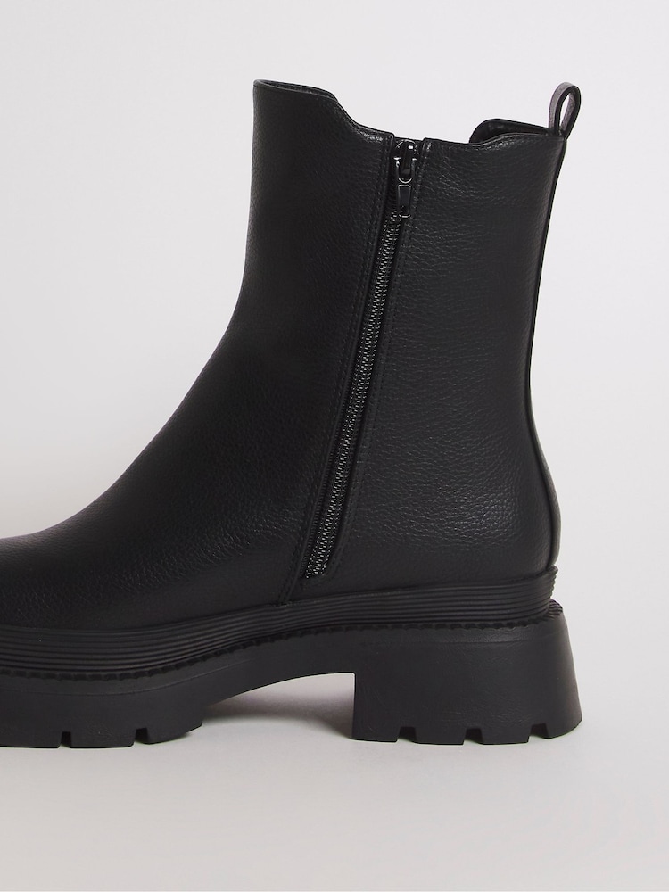 Simply Be Black Extra Wide Fit Chunky Chelsea Ankle Boots - Image 4 of 4
