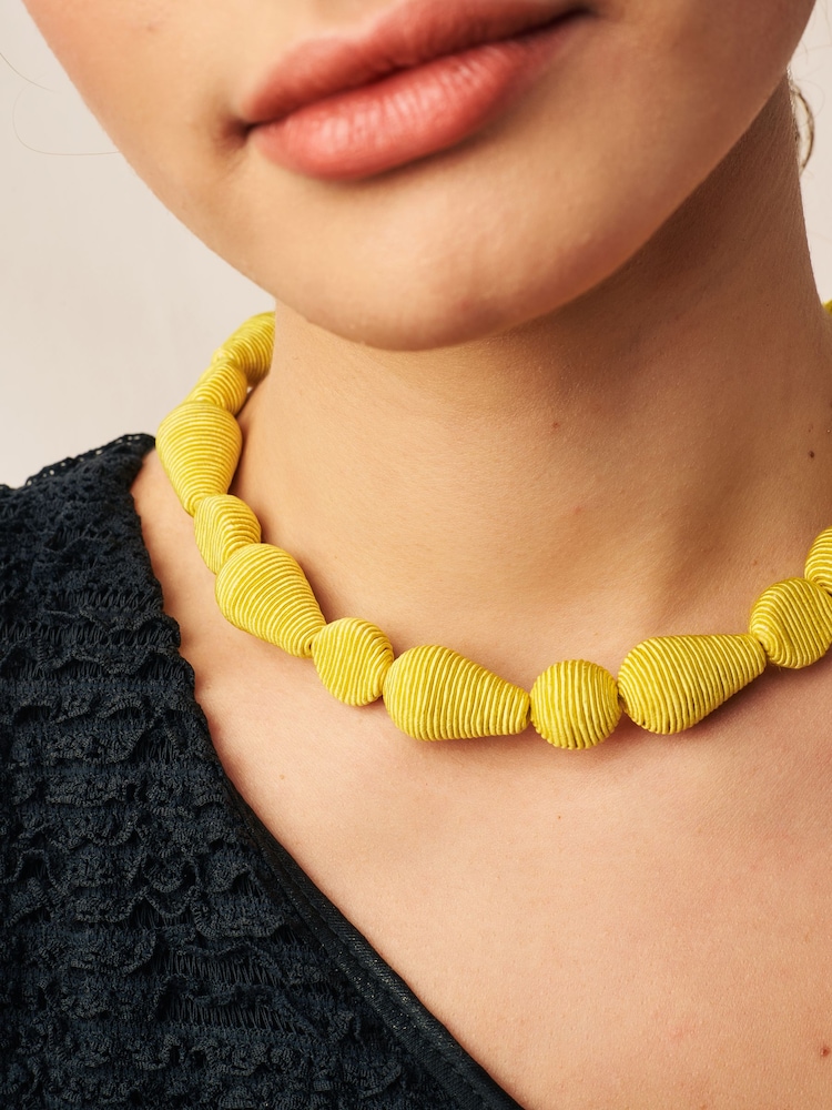 أخضر ليموني - Wrap Bead Necklace - صورة 2 من 5 أخضر ليموني - Wrap Bead Necklace - صورة 2 من 5