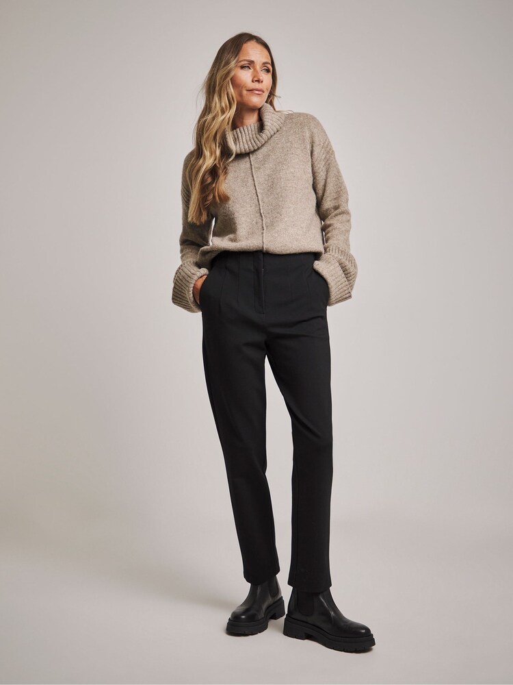 JD Williams Anthology Ower Ponte Grown On Waist Tapered Trousers - Obraz 1 z 1 JD Williams Anthology Ower Ponte Grown On Waist Tapered Trousers - Obraz 1 z 1