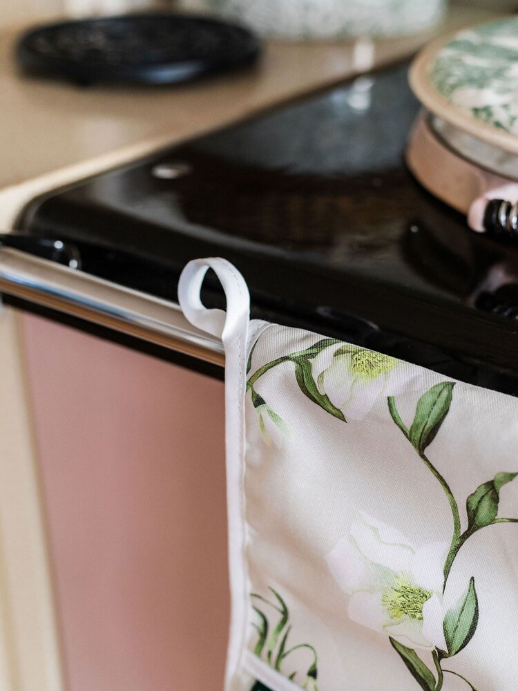 Avalon Home Natural Snowdrop and Hellebore Oven Glove - Image 2 of 5