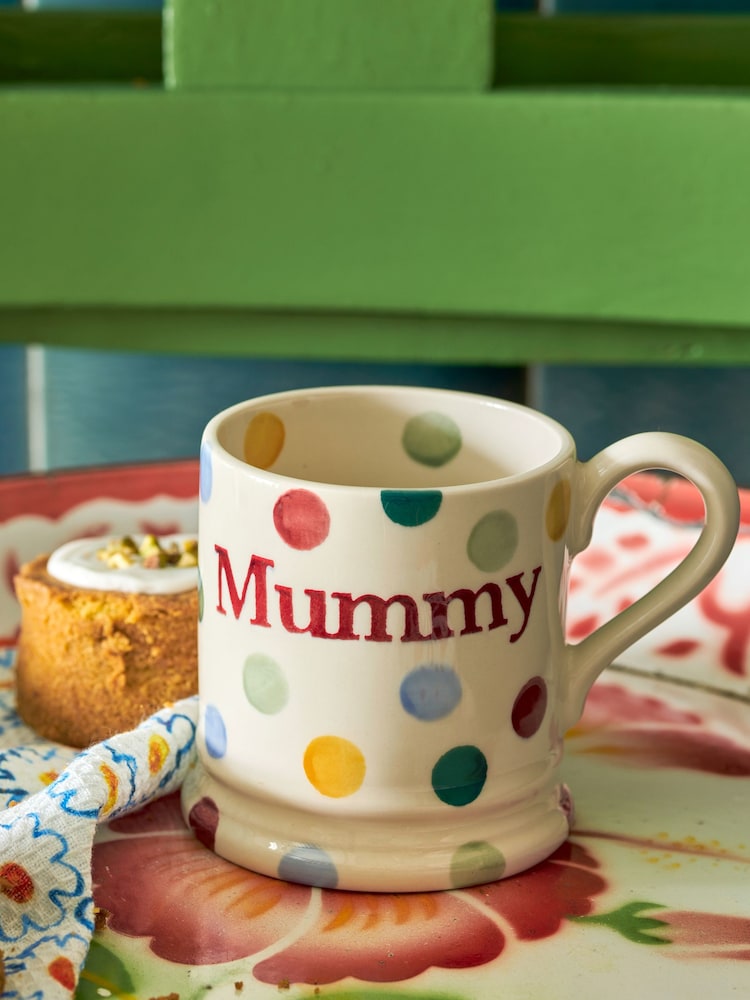 كوب مزين بطبعة منقطة وعبارة "Mummy" بسعة 1/2 باينت من Emma Bridgewater - صورة 1 من 5 كوب مزين بطبعة منقطة وعبارة "Mummy" بسعة 1/2 باينت من Emma Bridgewater - صورة 1 من 5