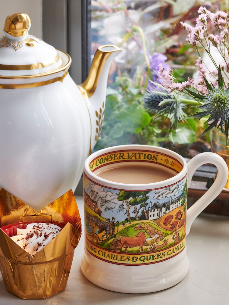 Emma Bridgewater Cream King & Countryman 1/2 Pint Mug - Image 1 of 5