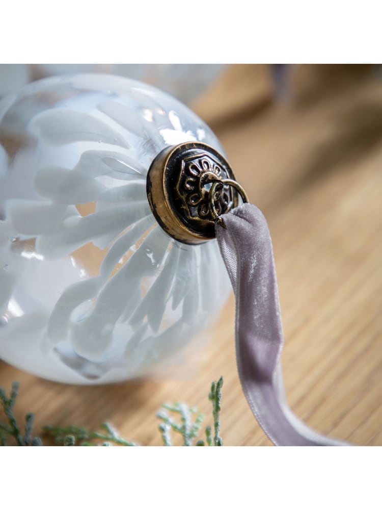 Gallery Home White Christmas Cransford Baubles (Set of 6) 80x80x80mm - Image 2 of 3