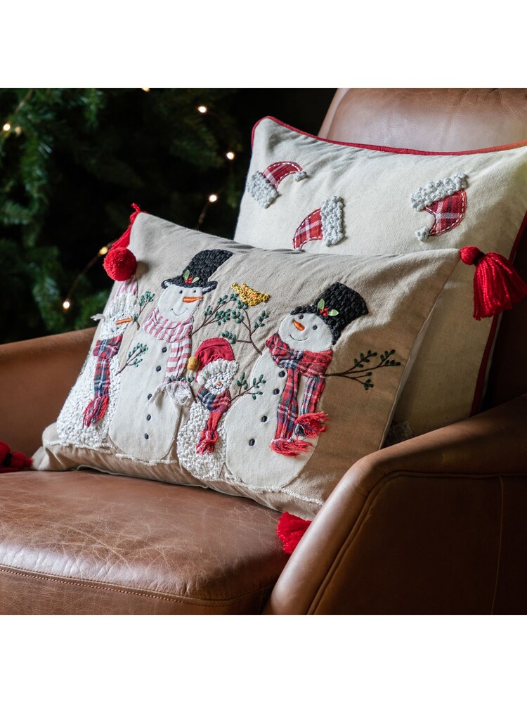 Gallery Home White Christmas Snow Friends 100% Cotton Cushion Cover 35x50cm - Image 1 of 3