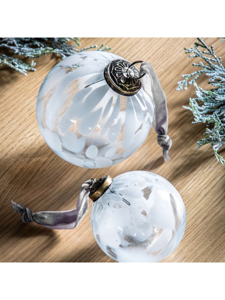 Gallery Home Set of 4 White Christmas Cransford Baubles 10cm x 10cm - Image 1 of 3