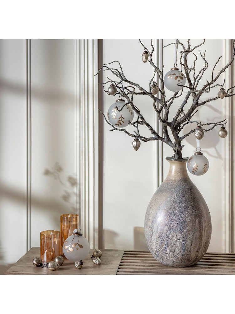 Gallery Home White Christmas Mistletoe Baubles (Set of 4) 100x100x100mm - Image 1 of 4