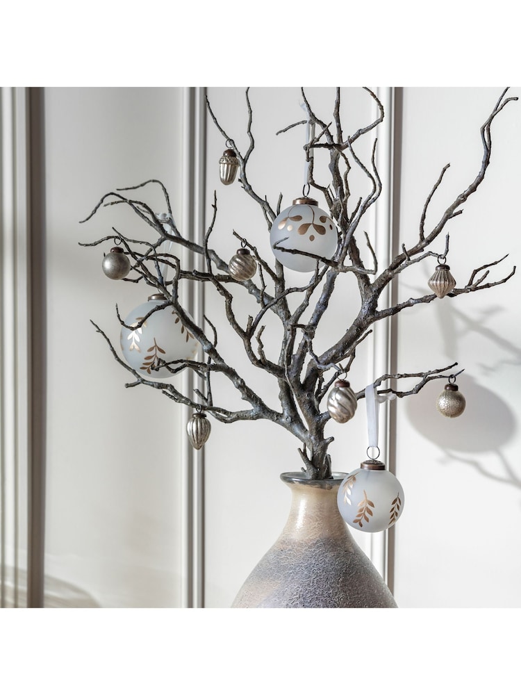 Gallery Home White Christmas Mistletoe Baubles (Set of 4) 100x100x100mm - Image 2 of 4