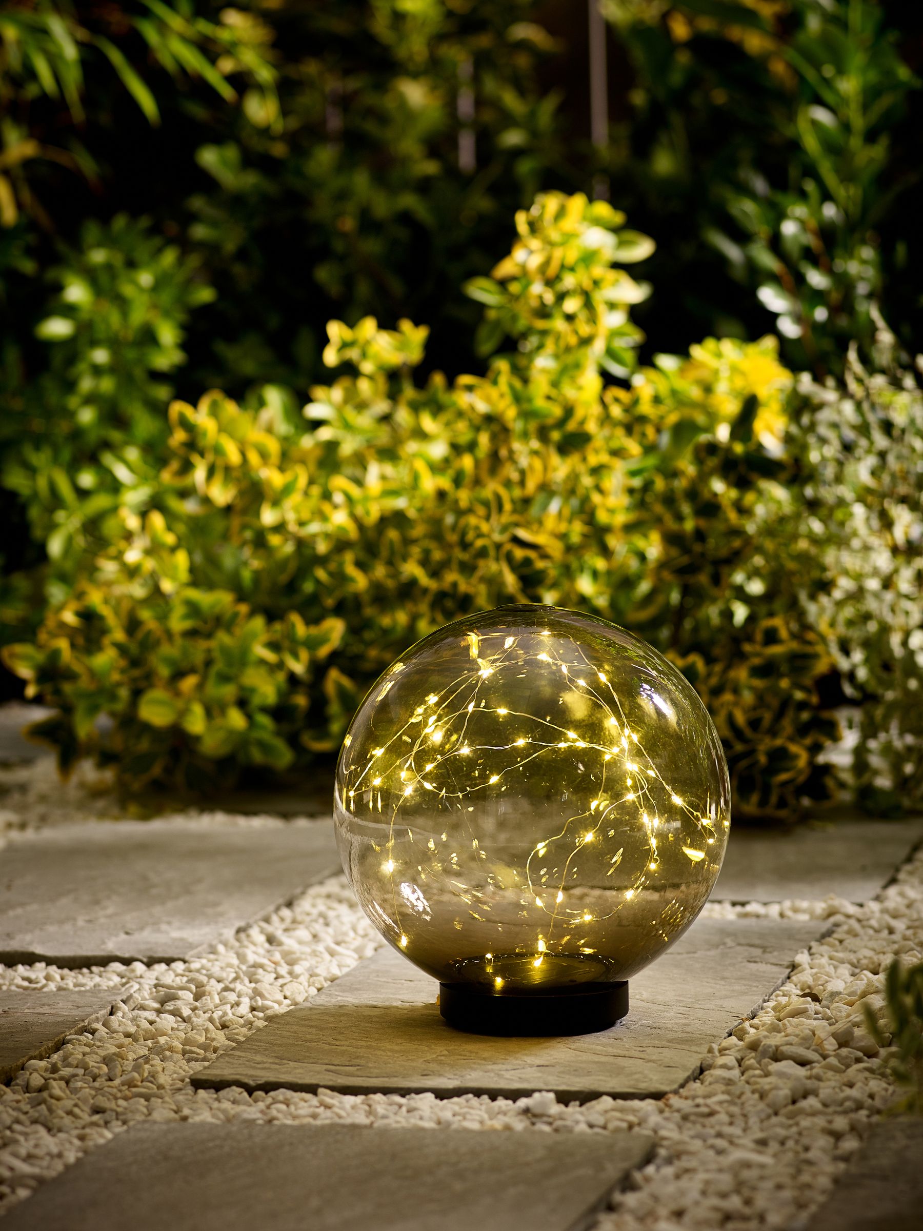 Solar garden ball lights 2025