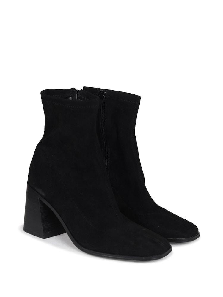 Schwarz - Linzi Stiefel aus Lederimitat mit eckiger Zehenpartie - Bild 2 von 3 Schwarz - Linzi Stiefel aus Lederimitat mit eckiger Zehenpartie - Bild 2 von 3