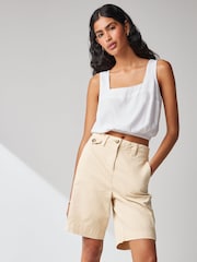 Neutrale Farbe - Knielange Chinoshorts - Bild 3 von 6