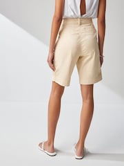 Neutrale Farbe - Knielange Chinoshorts - Bild 4 von 6