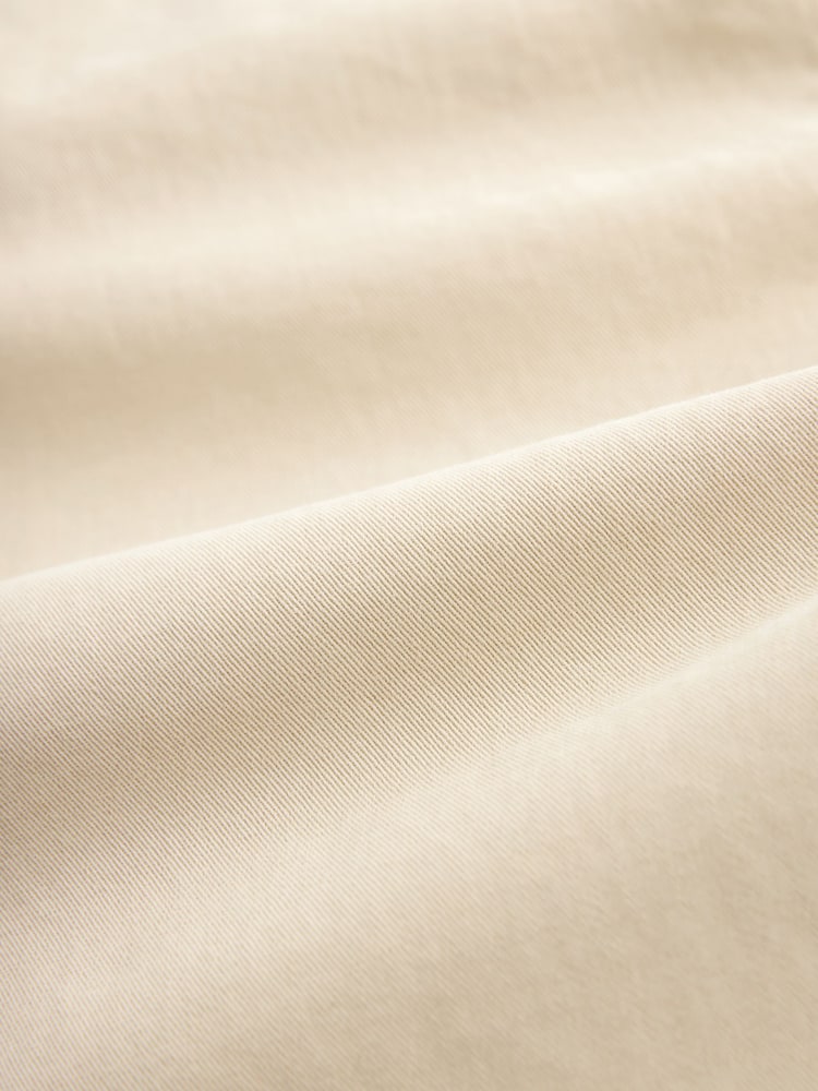 Neutrale Farbe - Knielange Chinoshorts - Bild 6 von 6 Neutrale Farbe - Knielange Chinoshorts - Bild 6 von 6
