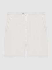 Reiss White Fairway Relaxed Fit Golf Performance Shorts - Image 2 of 5