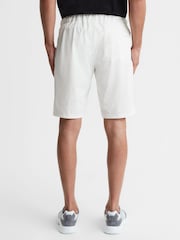 Reiss White Fairway Relaxed Fit Golf Performance Shorts - Image 5 of 5