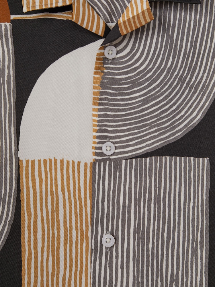 Reiss Tobacco/Navy Levy 3-9 yrs Printed Cuban Collar Shirt - Image 7 of 7 Reiss Tobacco/Navy Levy 3-9 yrs Printed Cuban Collar Shirt - Image 7 of 7