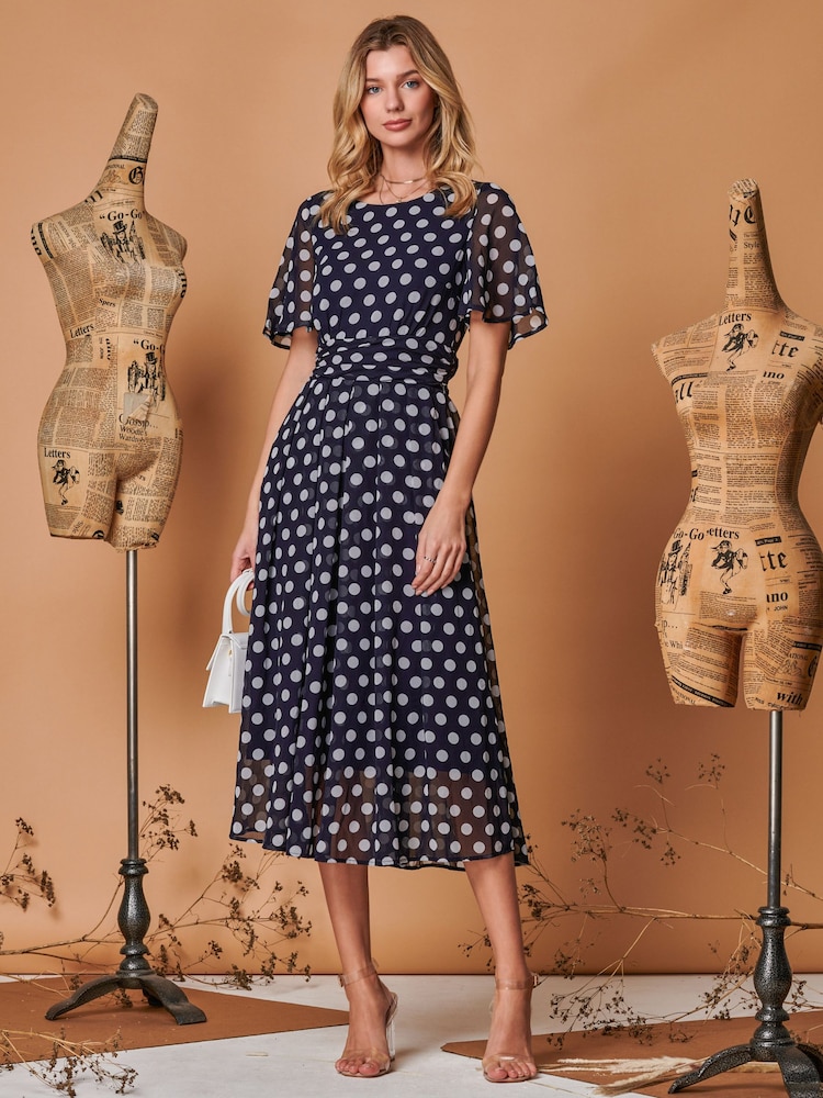 Marineblau/Blau gepunktet - Jolie Moi Midikleid aus Metallic-Chiffon mit Engelsärmeln - Bild 1 von 5 Marineblau/Blau gepunktet - Jolie Moi Midikleid aus Metallic-Chiffon mit Engelsärmeln - Bild 1 von 5