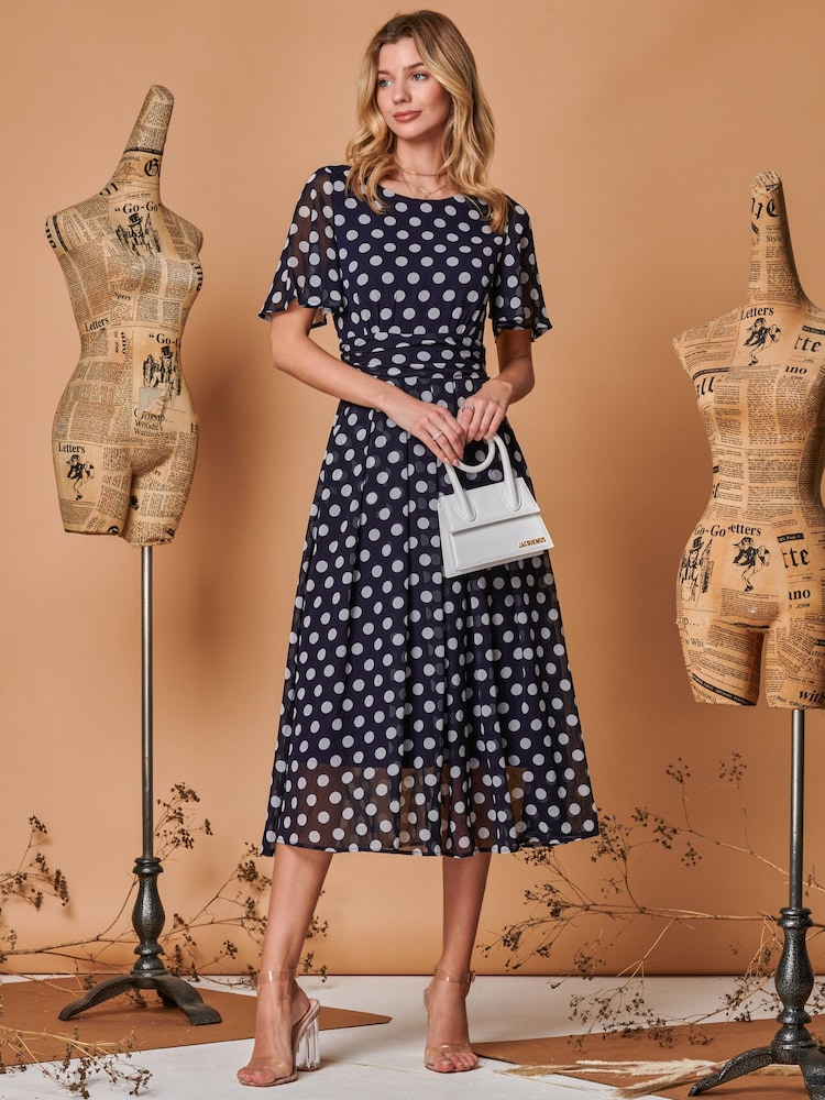 Marineblau/Blau gepunktet - Jolie Moi Midikleid aus Metallic-Chiffon mit Engelsärmeln - Bild 5 von 5 Marineblau/Blau gepunktet - Jolie Moi Midikleid aus Metallic-Chiffon mit Engelsärmeln - Bild 5 von 5