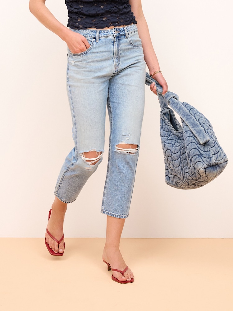 Mittelblau - Kurz geschnittene, gerade Jeans mit Zierrissen - Bild 2 von 6 Mittelblau - Kurz geschnittene, gerade Jeans mit Zierrissen - Bild 2 von 6
