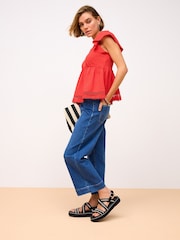 Dunkelblau - Kurz geschnittene Jeans mit weitem Bein und Verschluss mit zwei Knöpfen - Bild 2 von 7