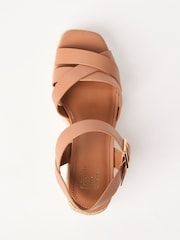 Braun - Friends Like These Espadrilles aus Lederimitat mit Keilabsatz und eckiger Zehenpartie - Bild 3 von 4