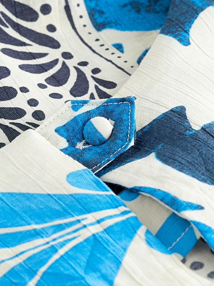 Blau/Marineblau mit Kachelmuster - Kastiges, strukturiertes T-Shirt mit Raffung - Bild 6 von 6 Blau/Marineblau mit Kachelmuster - Kastiges, strukturiertes T-Shirt mit Raffung - Bild 6 von 6