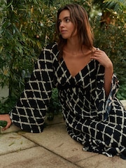 Black/White Wide Sleeve V-Neck Textured Dress - Image 2 of 6