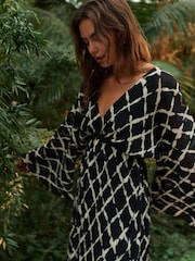 Black/White Wide Sleeve V-Neck Textured Dress - Image 4 of 6