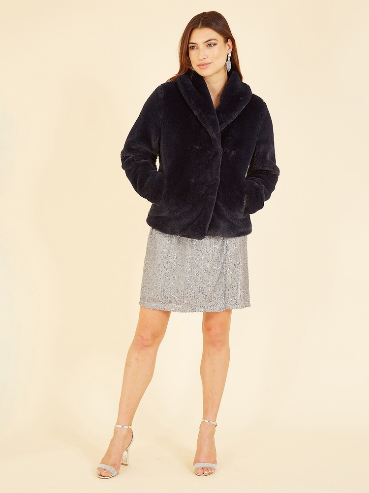 Noir - Manteau Yumi court coupe croisée en fausse fourrure - Image 3 of 5