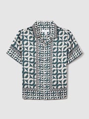 Camisa estampada con cuello cubano Prentice de Reiss - Imagen 2 de 6