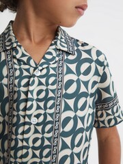 Camisa estampada con cuello cubano Prentice de Reiss - Imagen 4 de 6