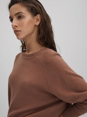 Reiss Dusty Pink Andi Oversized Wool Blend Crew Neck Jumper - Image 4 of 7