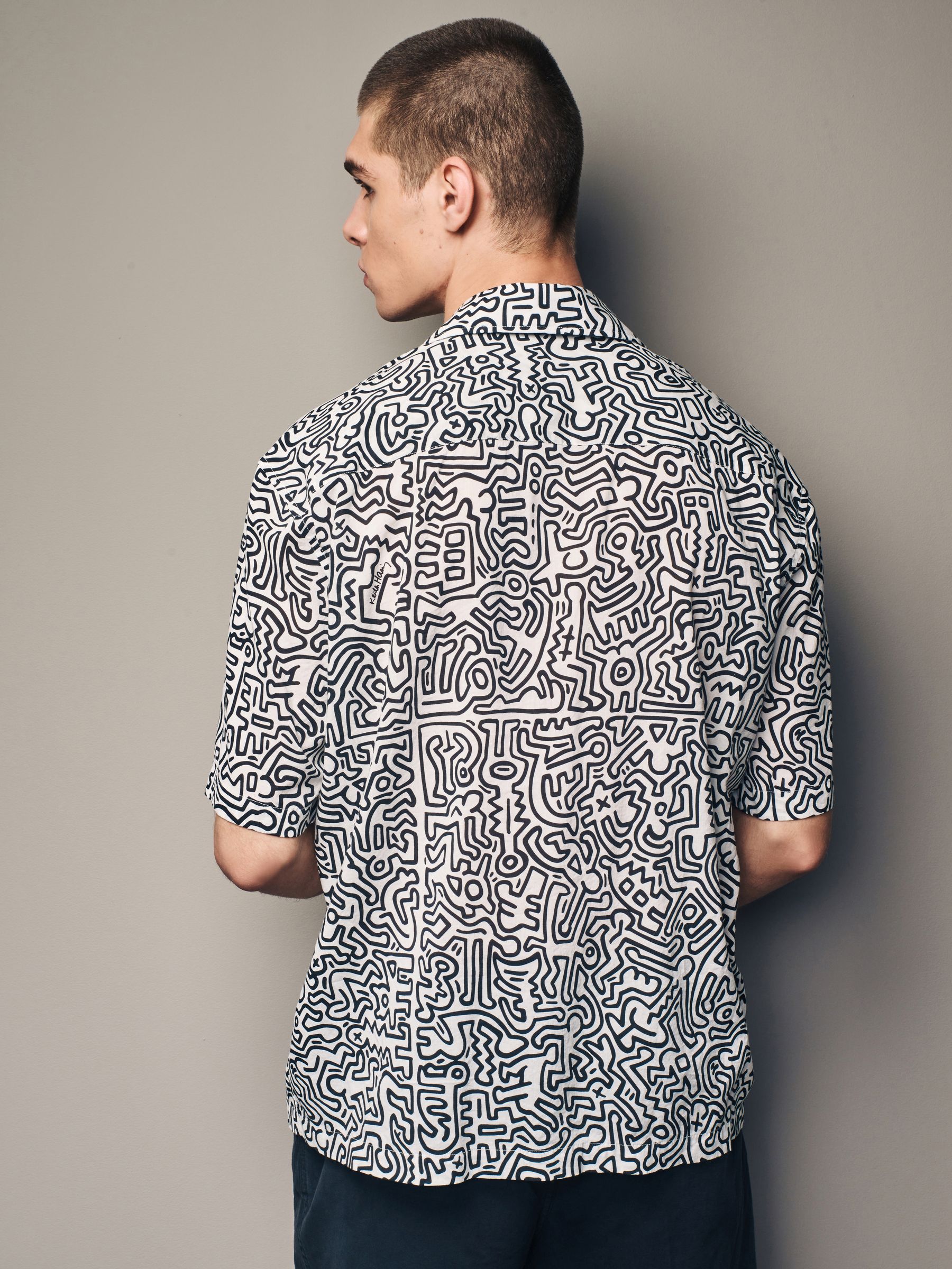 【SCENERITY】Haring Pigment Short Sleeve Shirt Androgynous Light Green Short-Sleeve Shirt | Kirrin Finch