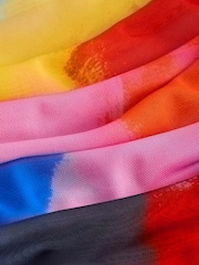 Mehrere leuchtende Farben - Hochgeschlossenes Midikleid aus Netzstoff - Bild 6 von 6
