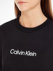 تيشِرت Hero مزيّن بشعار من Calvin Klein - صورة 3 من 6