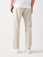 Hell Steinfarben - Premium Gewaschene Stretch Chinos Hose in schmaler Passform​​​​​​​ - Bild 4 von 10