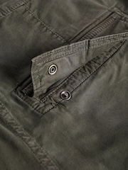 Dunkel Khaki/Grün - Cargohose in regulärer Passform - Bild 11 von 11