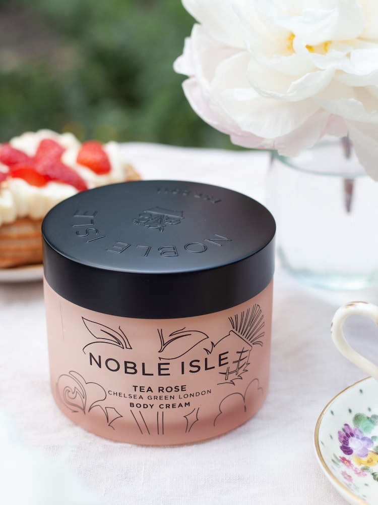 Noble Isle Tea Rose Duo Gift Set (Worth £64) - Exclusive - Image 3 of 3