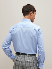 Bleu - Ajustement régulier - Chemise élégante texturée facile d’entretien à poignets simples - Image 3 of 10