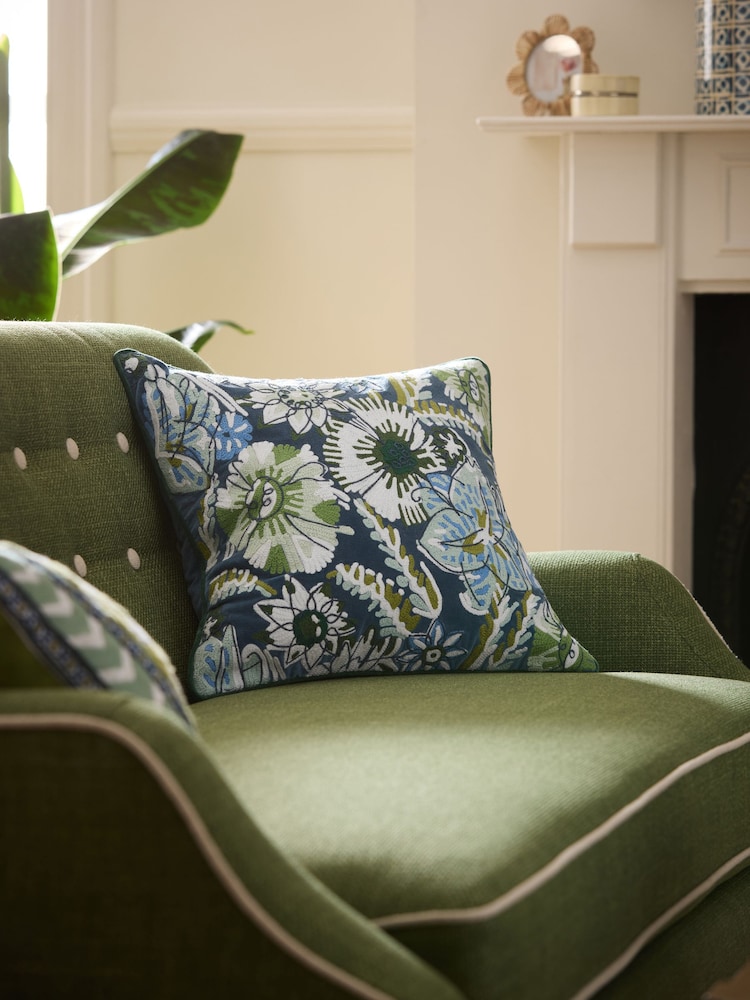 Nina Campbell Jardin Floral Velvet Embroidered Feather Filled Cushion - Изображение 2 из 7