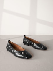 Schwarz - Signature Ballerinas aus Leder mit Ösen - Bild 1 von 6