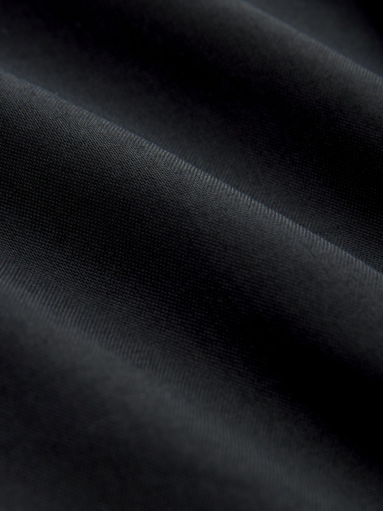 Negro - Corte estándar - Camisa Oxford con botones y diseño de planchado fácil - Imagen 8 de 8 Negro - Corte estándar - Camisa Oxford con botones y diseño de planchado fácil - Imagen 8 de 8
