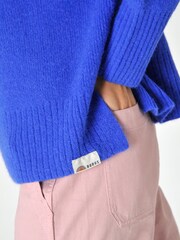 Burgs Lanescot Womens Soft Side Split Crew Neck Jumper - Image 5 of 6