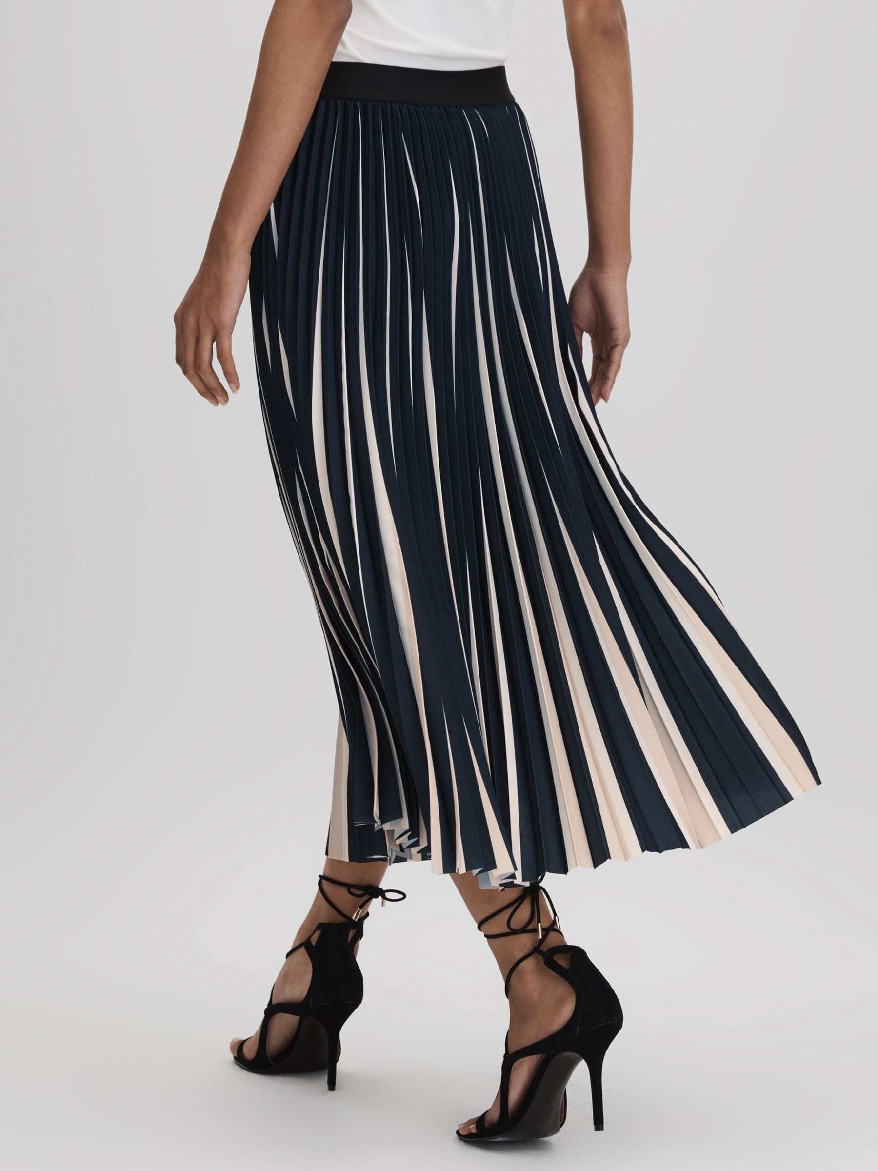 【海外限定】REISSスカート☆Grey Nova Checked Pleated Midi Sk Buy Reiss Grey Nova Checked Pleated Midi Skirt from Next Poland