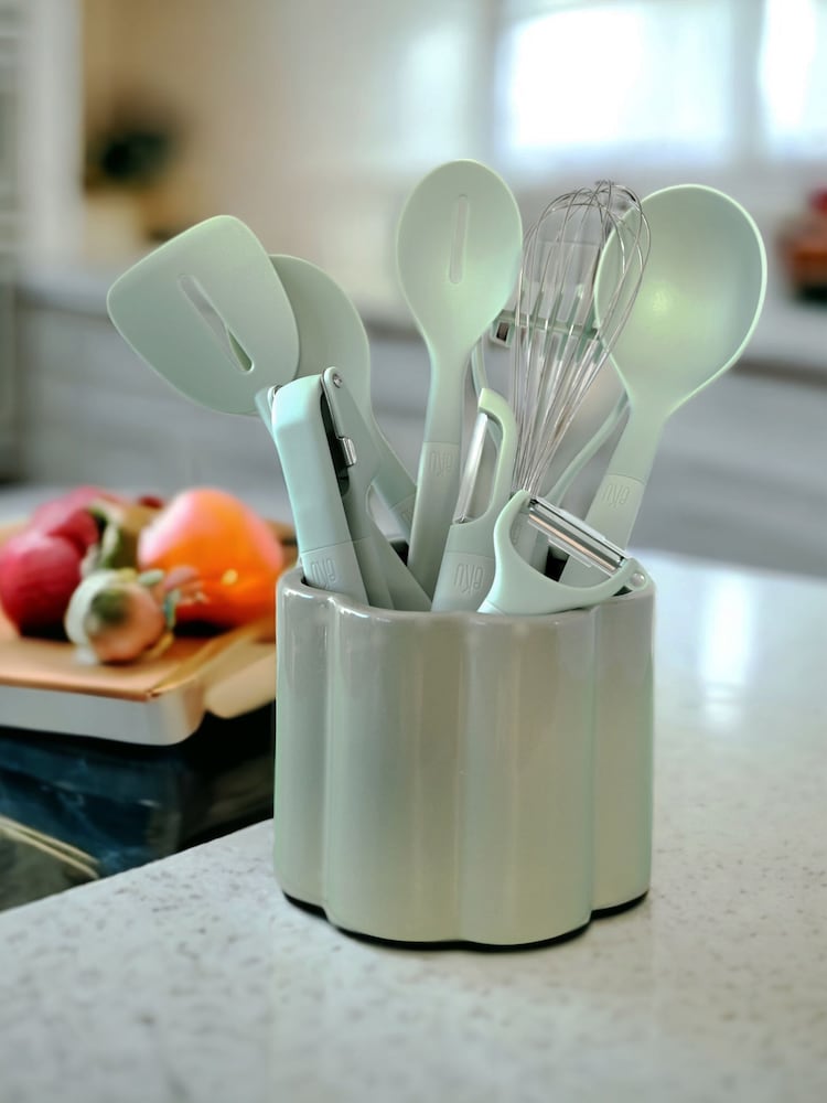 eKu Set of 9 Green Kitchen Utensils - Image 1 of 5