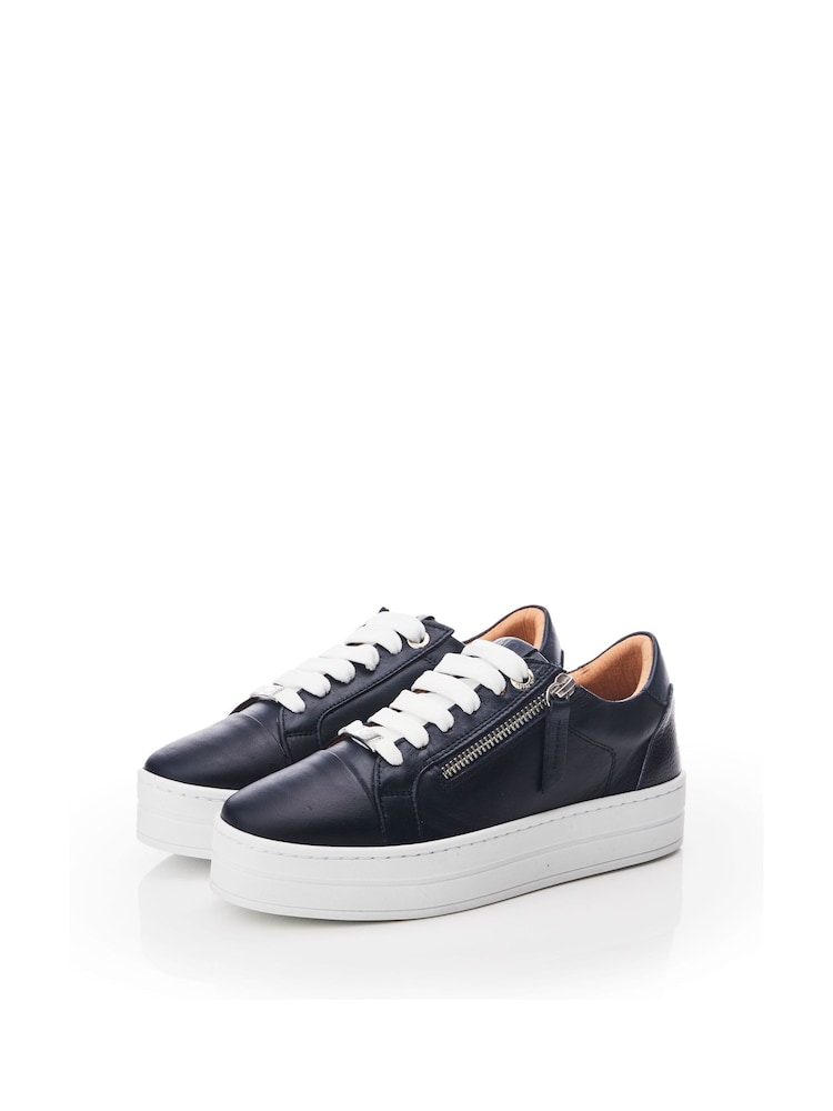 Blau - Moda In Pelle Abbiy Turnschuhe mit Plateausohle und seitlichem Reißverschluss - Bild 1 von 3 Blau - Moda In Pelle Abbiy Turnschuhe mit Plateausohle und seitlichem Reißverschluss - Bild 1 von 3